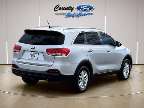 Used 2017 Kia Sorento FWD image 14