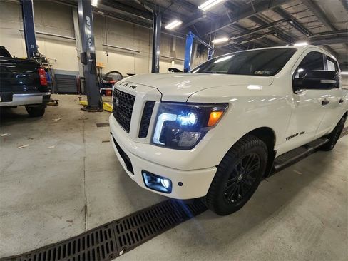 Used 2019 Nissan Titan SV w/ SV Convenience Package image 29