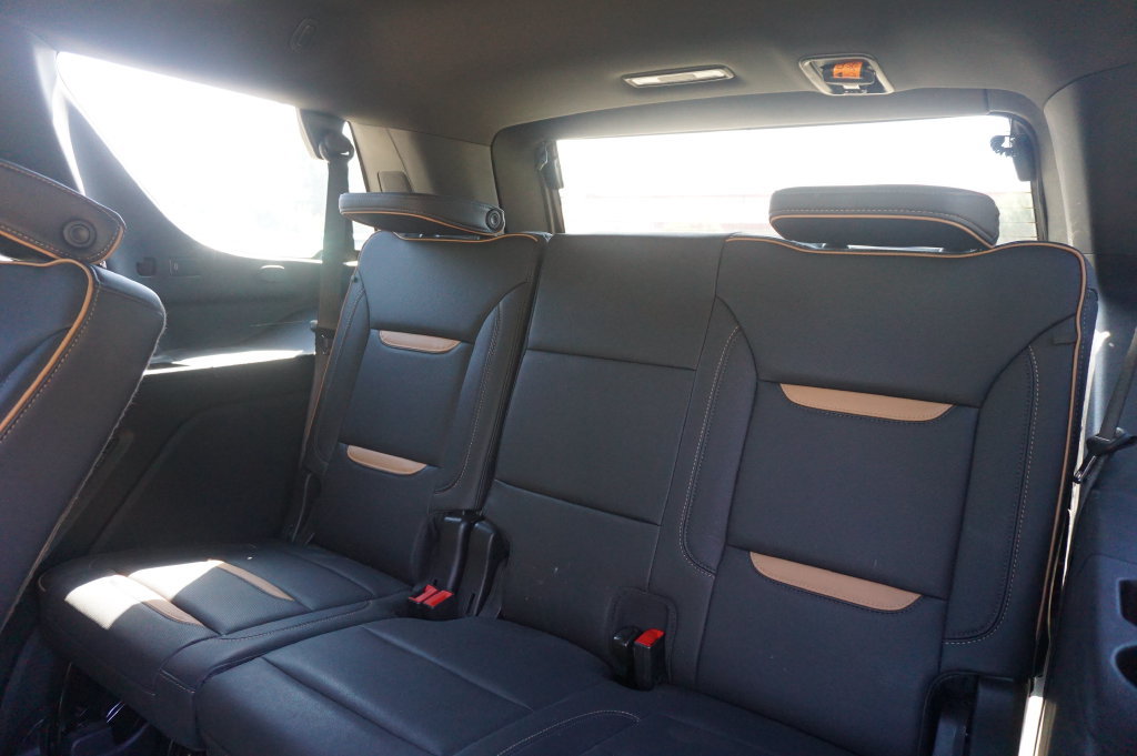 Used 2024 GMC Yukon AT4 w/ AT4 Premium Plus Package AWD/4WD image 18