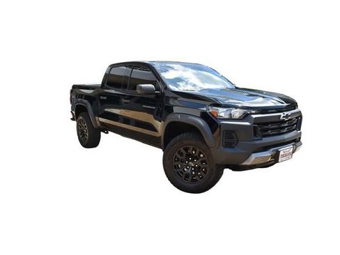 Used 2024 Chevrolet Colorado Trail Boss w/ Advanced Trailering Package AWD/4WD image 2