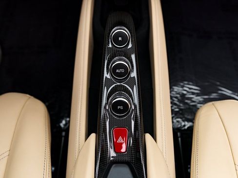 Used 2022 Ferrari F8 Tributo image 68