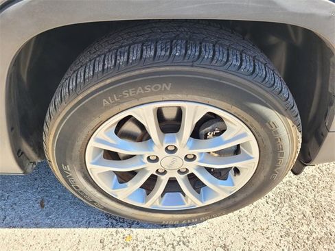 Certified 2020 Jeep Cherokee Latitude image 19