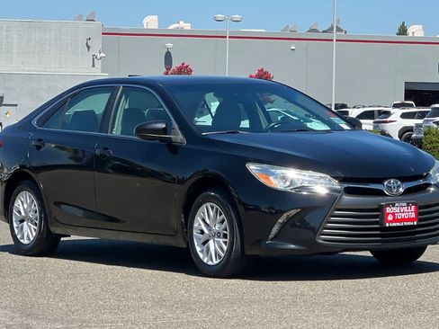 Used 2016 Toyota Camry LE FWD image 5