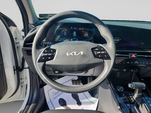 Certified 2025 Kia Niro EX Touring FWD image 13