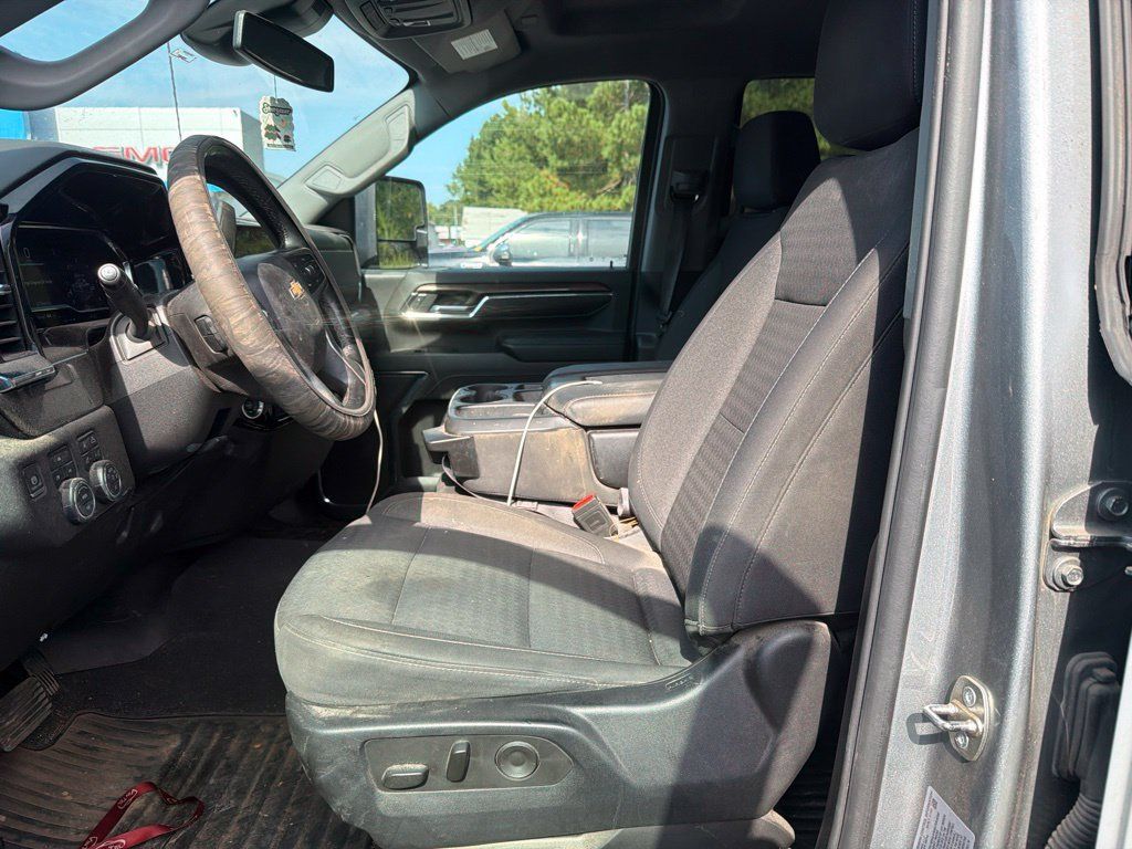 Used 2024 Chevrolet Silverado 2500 LT w/ All Star Edition AWD/4WD image 3