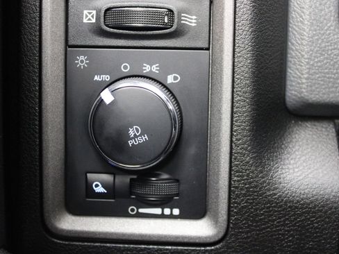 Used 2017 RAM 1500 Express image 31