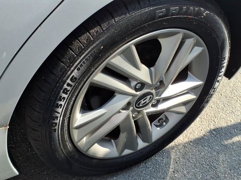 Used 2019 Hyundai Elantra SEL w/ Cargo Package FWD image 11