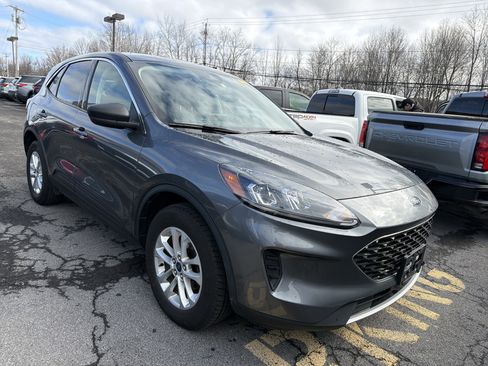 Used 2022 Ford Escape SE w/ Cold Weather Package image 2