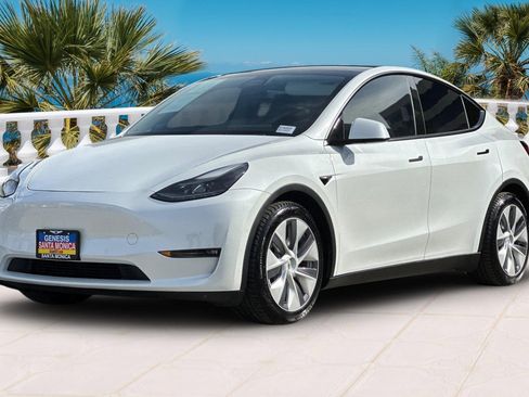 Used 2022 Tesla Model Y Performance image 8