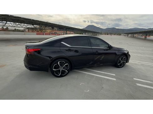 Used 2023 Nissan Altima 2.5 SR w/ SR Premium Package image 9