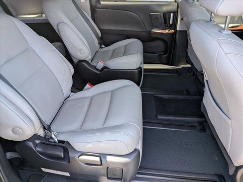 Used 2020 Toyota Sienna Limited w/ Carpet Mat Package FWD image 21