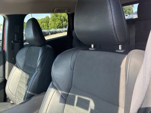 Used 2025 Mitsubishi Outlander SE FWD image 5