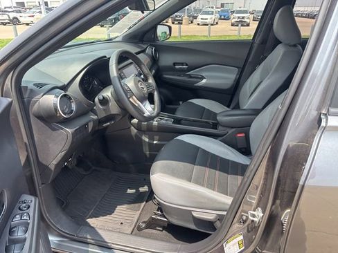 Used 2024 Nissan Kicks SR w/ SR Premium Package FWD image 9