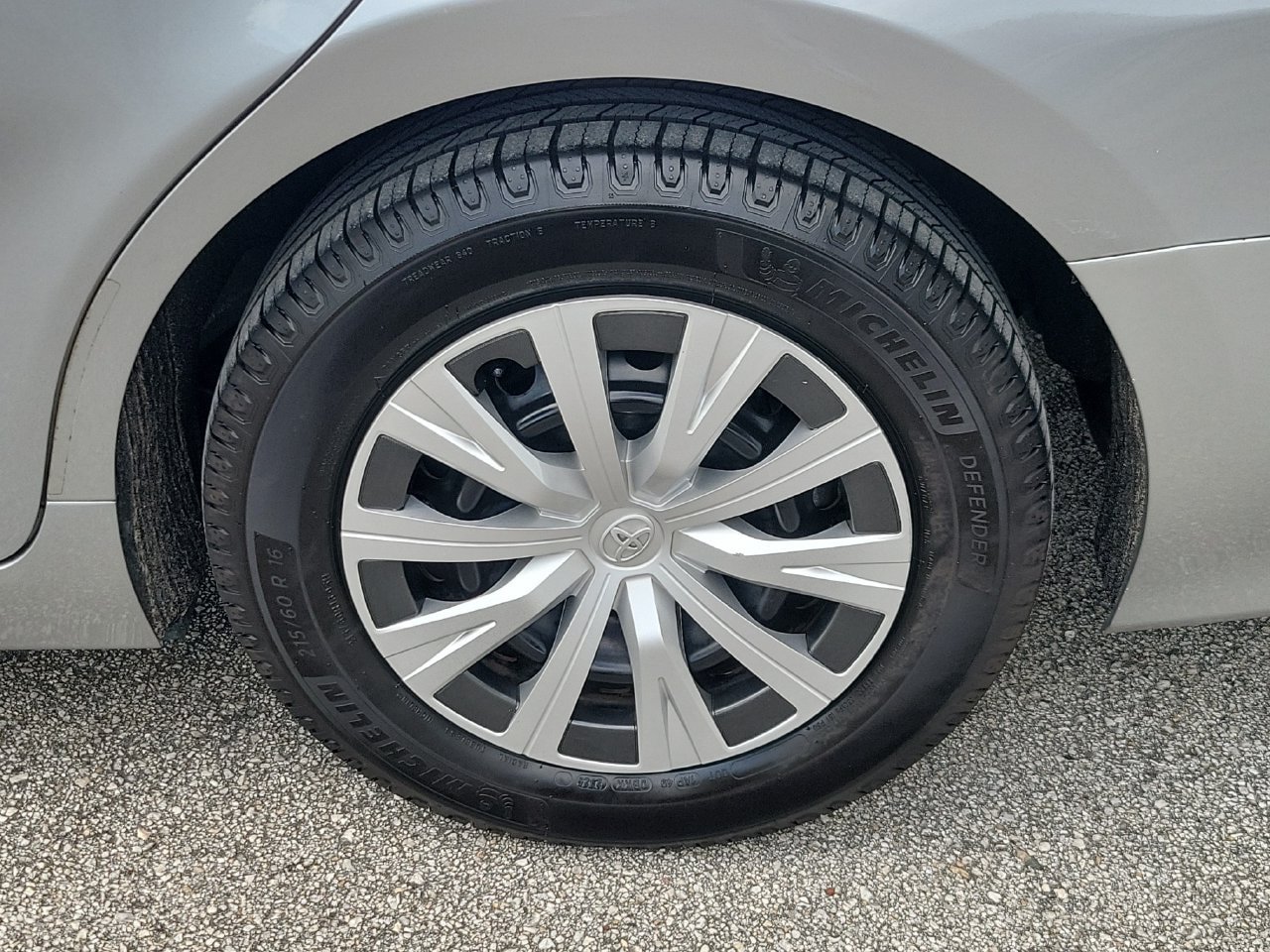 Used 2019 Toyota Camry LE FWD image 5