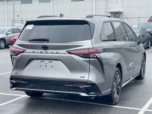 Used 2026 Toyota Sienna XSE FWD image 15