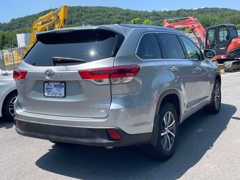 Used 2017 Toyota Highlander XLE AWD/4WD image 6
