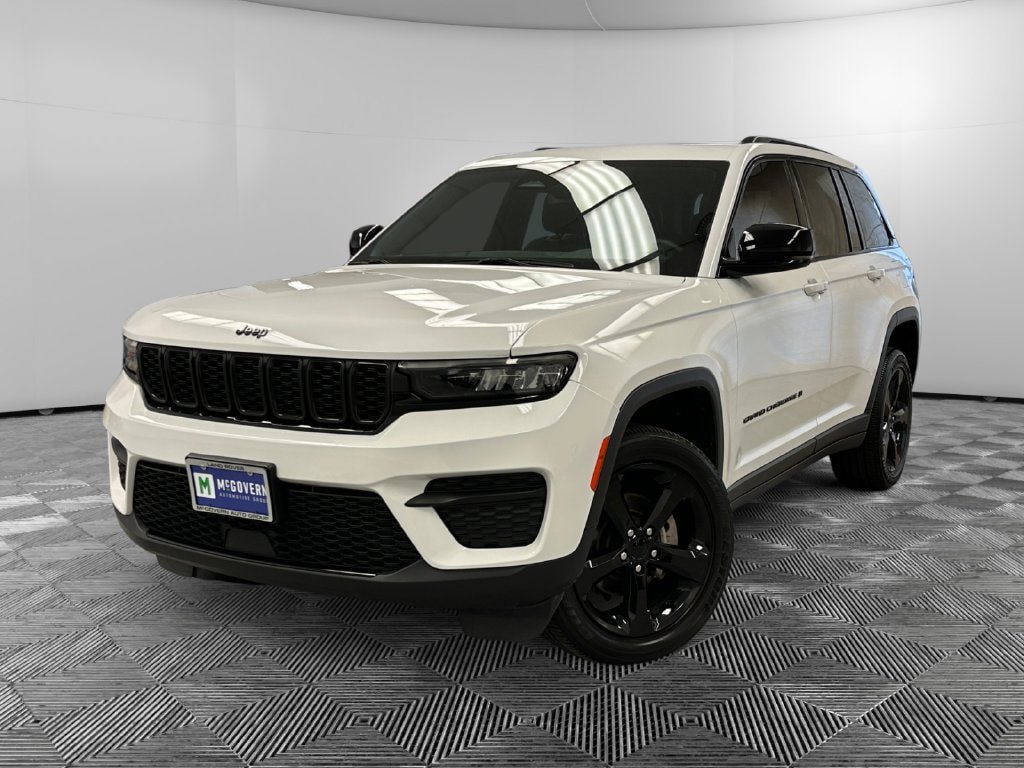 Used 2023 Jeep Grand Cherokee Altitude AWD/4WD image 1