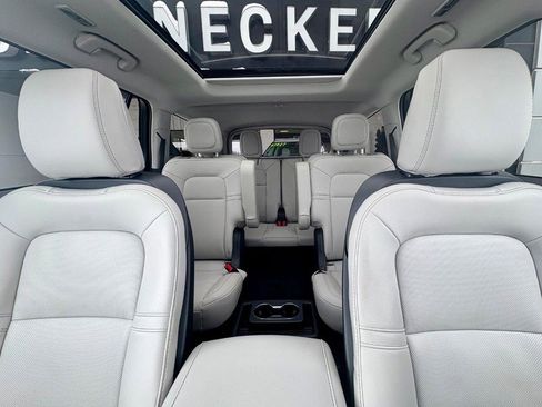 Used 2025 Lincoln Aviator AWD w/ Jet Appearance Package image 33