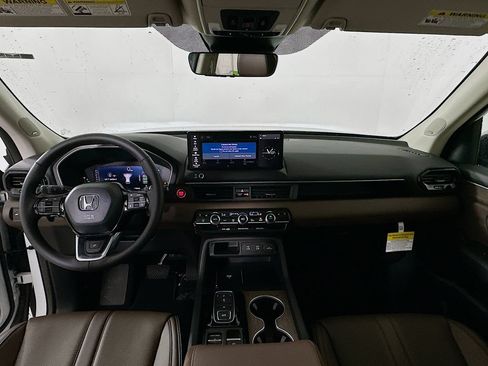 Used 2026 Honda Pilot Elite image 3