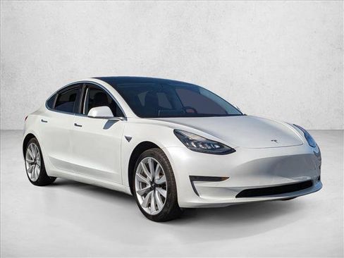 Used 2020 Tesla Model 3 Standard Range Plus image 3