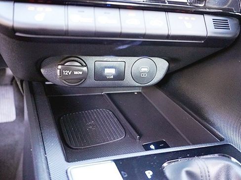 Certified 2025 Hyundai Elantra SEL image 28