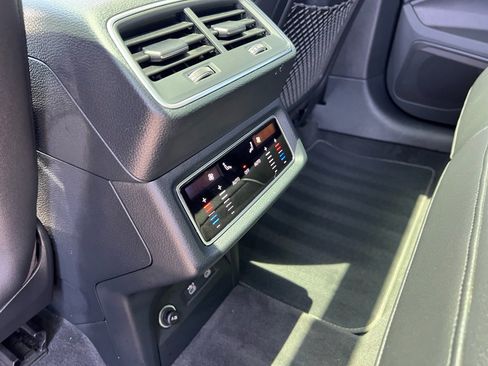 Used 2021 Audi e-tron Premium w/ Convenience Plus Package AWD/4WD image 38