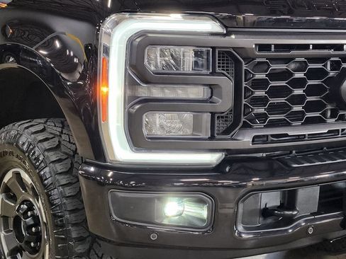 Used 2023 Ford F250 Lariat w/ Lariat Ultimate Package AWD/4WD image 13