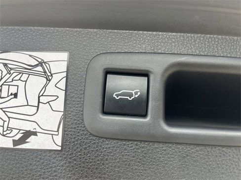 Used 2022 Toyota Highlander Limited image 34