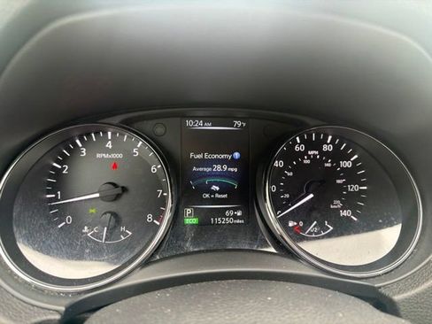 Used 2017 Nissan Rogue SV w/ SV Premium Package FWD image 18
