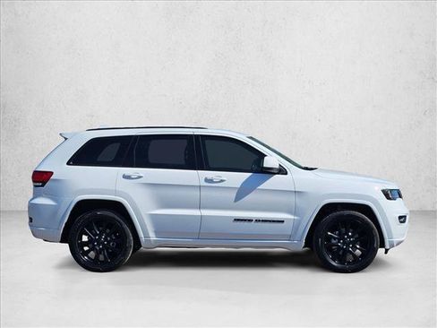 Used 2020 Jeep Grand Cherokee Altitude RWD image 4