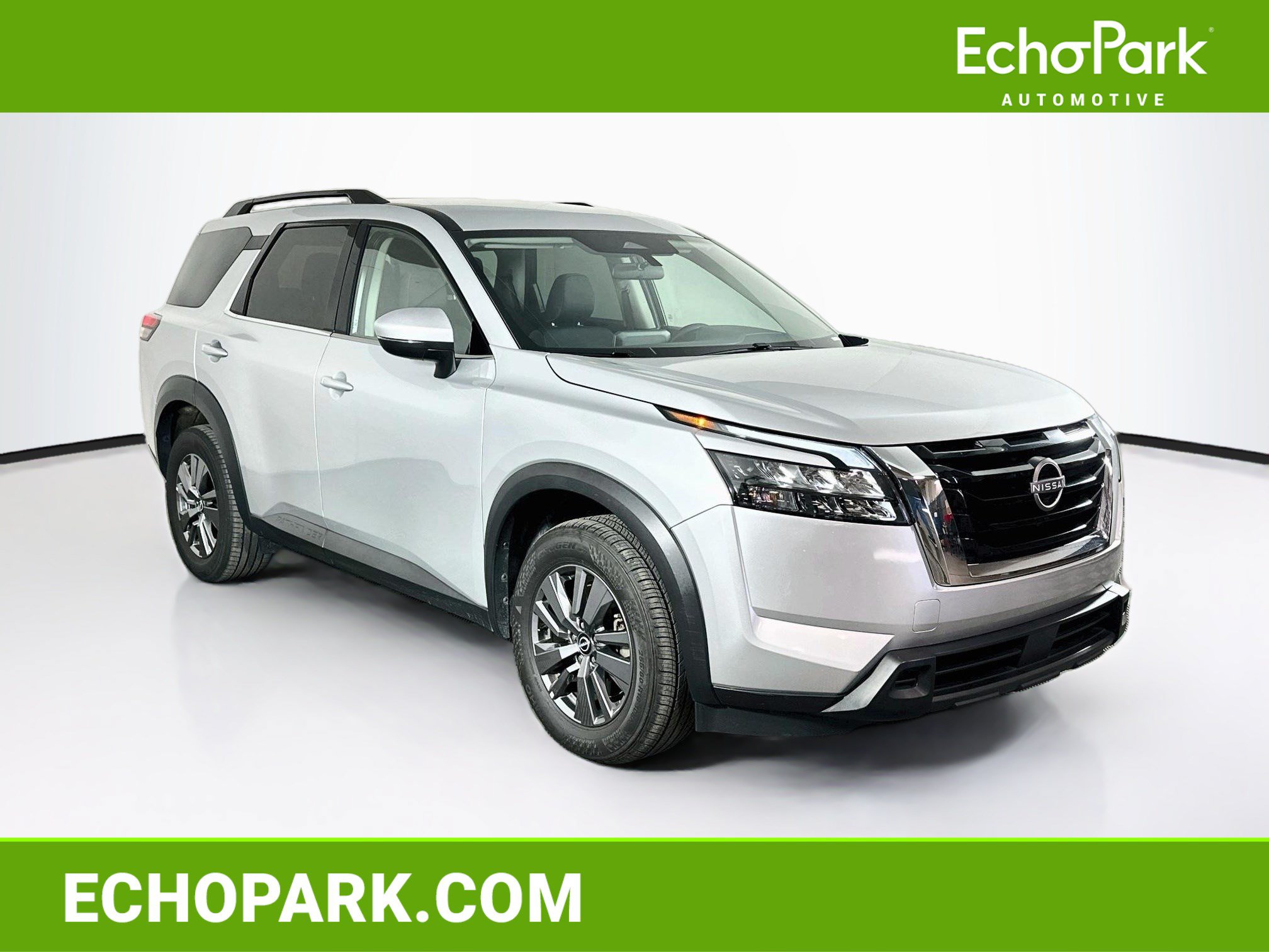 Used 2025 Nissan Pathfinder SV FWD image 1