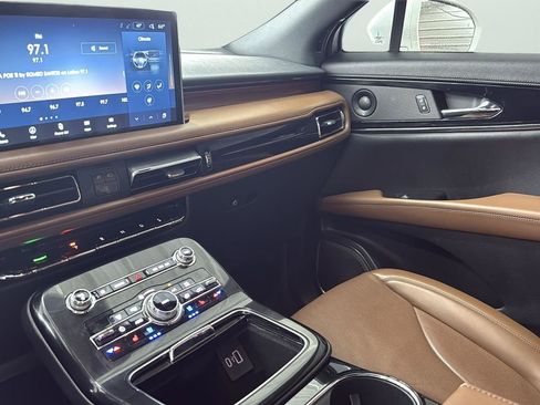 Used 2022 Lincoln Nautilus Reserve w/ Equipment Group 201A image 20