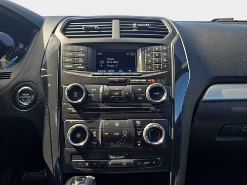 Used 2017 Ford Explorer XLT AWD/4WD image 23