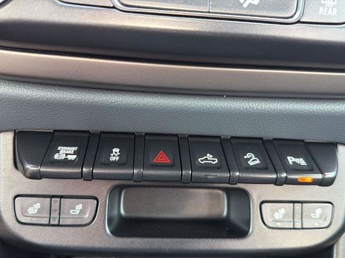 Used 2019 Chevrolet Colorado Z71 AWD/4WD image 9