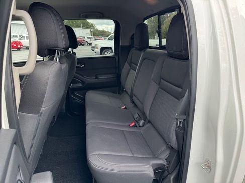 Used 2024 Nissan Frontier SV w/ SV Convenience Package image 12