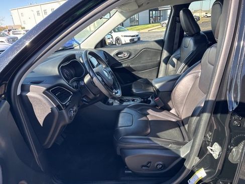 Used 2020 Jeep Cherokee Latitude Plus image 10