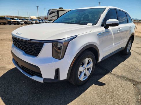 Used 2026 Kia Sorento LX FWD image 3