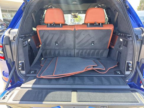 Used 2025 BMW X7 M60i image 8