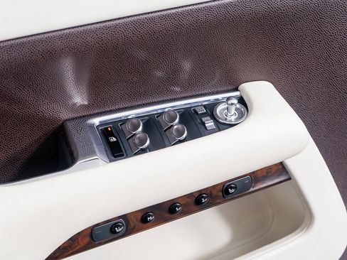 Used 2017 Rolls-Royce Dawn image 37