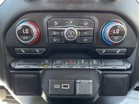 Used 2022 Chevrolet Silverado 1500 LT AWD/4WD image 30