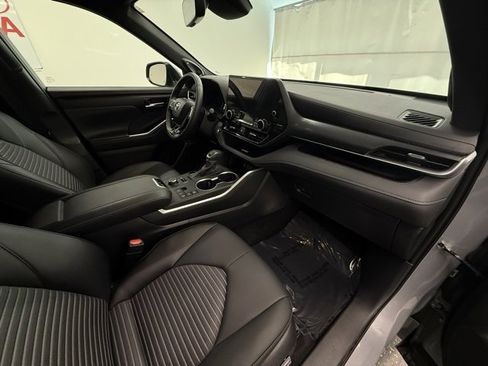 Used 2025 Toyota Highlander XSE image 8