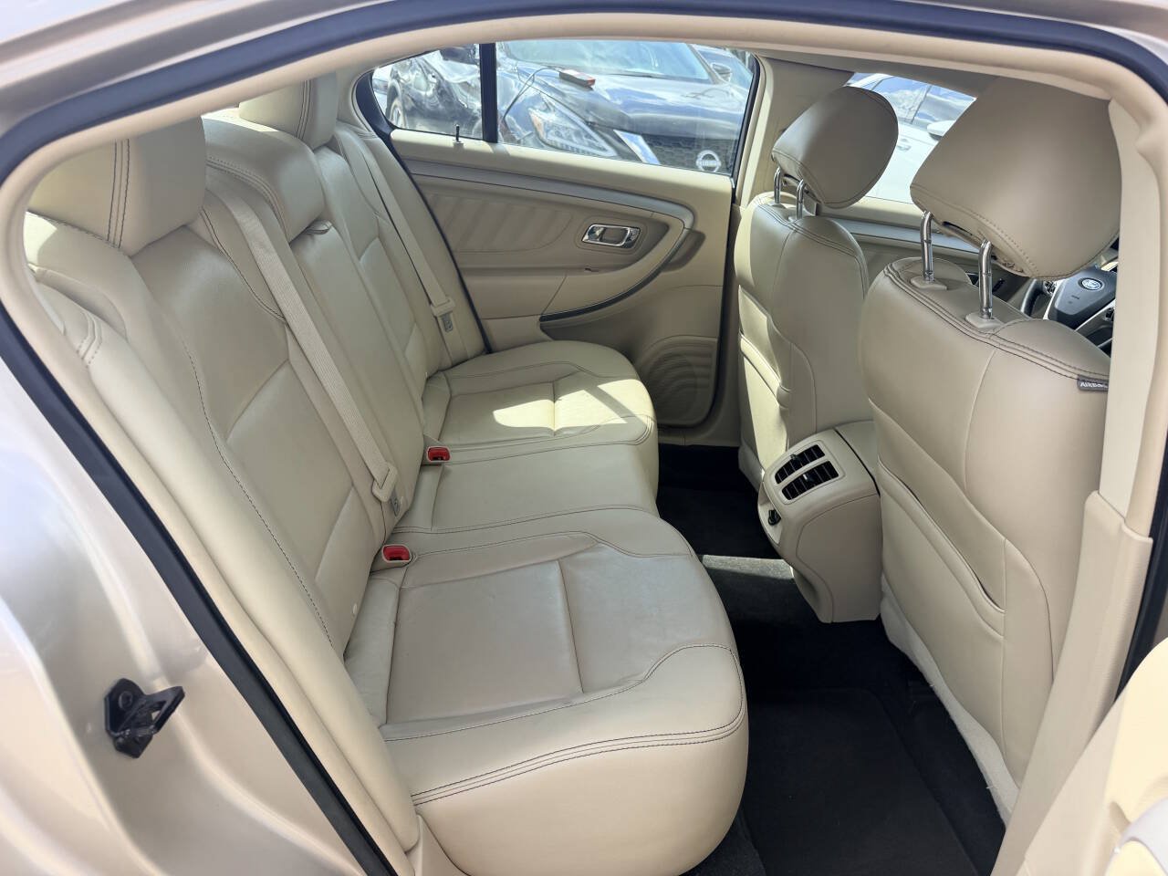 Used 2017 Ford Taurus SEL w/ Equipment Group 201A FWD image 16