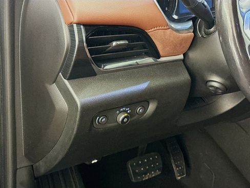 Used 2018 Chevrolet Traverse High Country AWD/4WD image 17