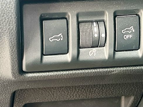 Used 2025 Subaru Outback Premium AWD/4WD image 10