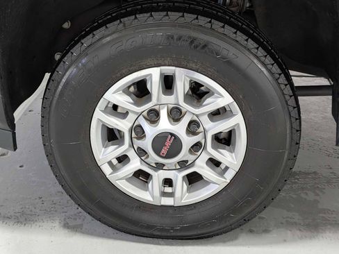 Used 2024 GMC Sierra 2500 SLE w/ SLE Value Package; image 3