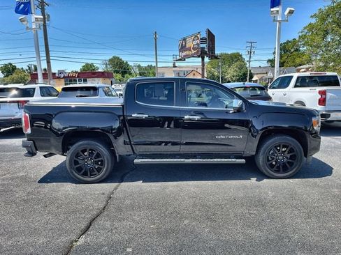 Used 2022 GMC Canyon Denali w/ Denali Black Edition Package AWD/4WD image 11