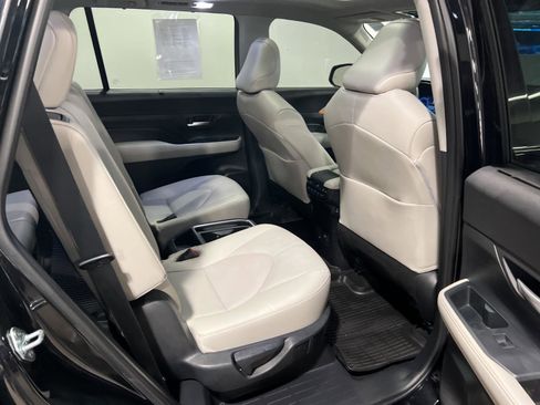 Used 2024 Toyota Grand Highlander Platinum AWD/4WD image 39