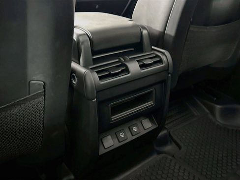 Used 2025 Land Rover Defender 110 X-Dynamic SE AWD/4WD image 36