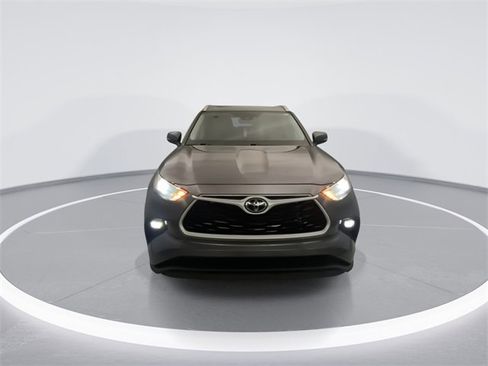 Used 2022 Toyota Highlander XLE image 7