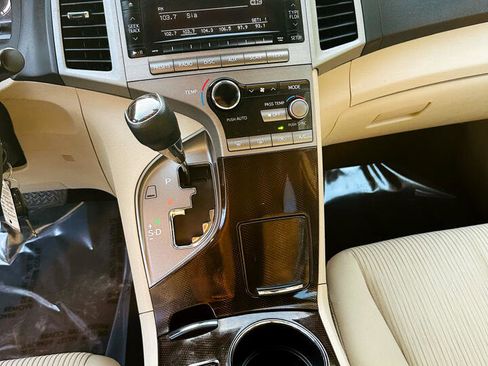 Used 2010 Toyota Venza image 11